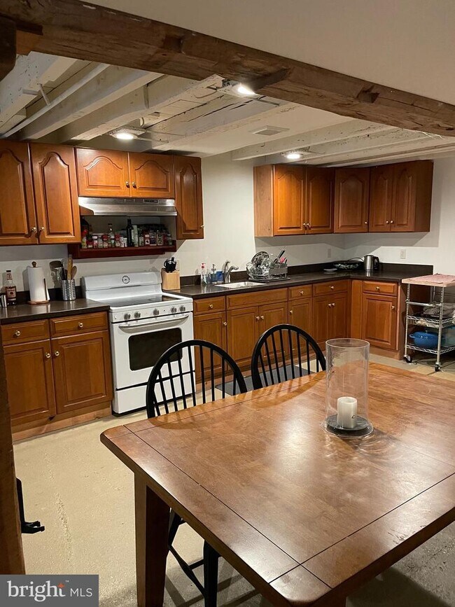 Building Photo - 64 Beulah Rd