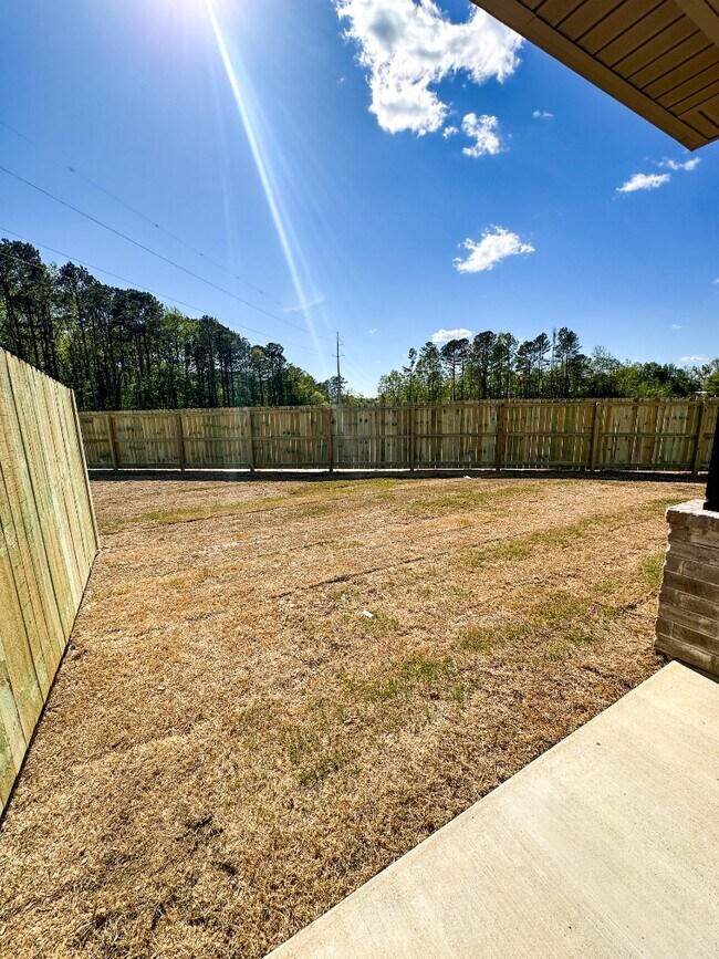 Building Photo - 1720 Rosemary Dr