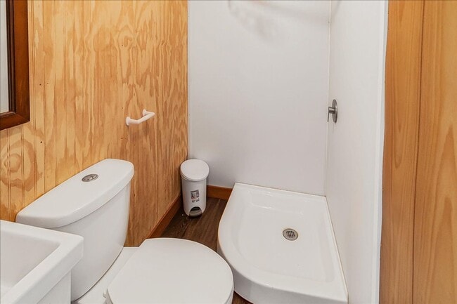 Building Photo - short term lease available