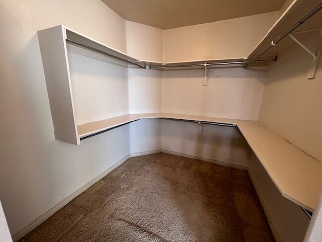 Building Photo - Primrose Pointe