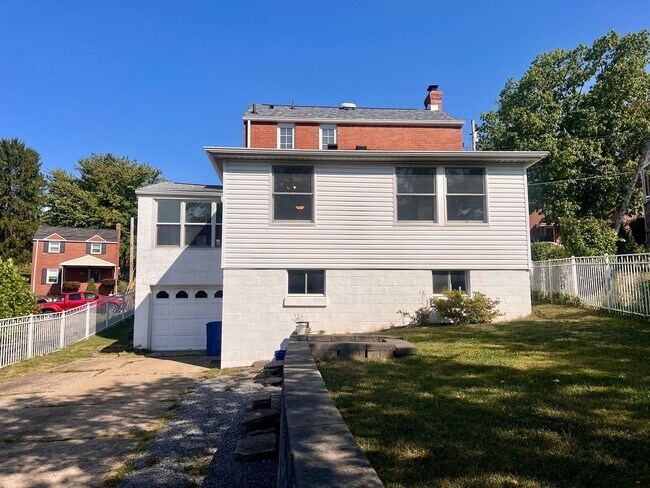Building Photo - Pittsburgh - 2 Bedroom 1.5 Bathroom - Home...