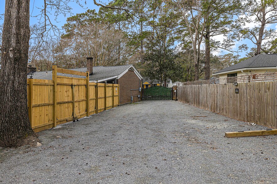 Building Photo - 1215 Wimbee Dr