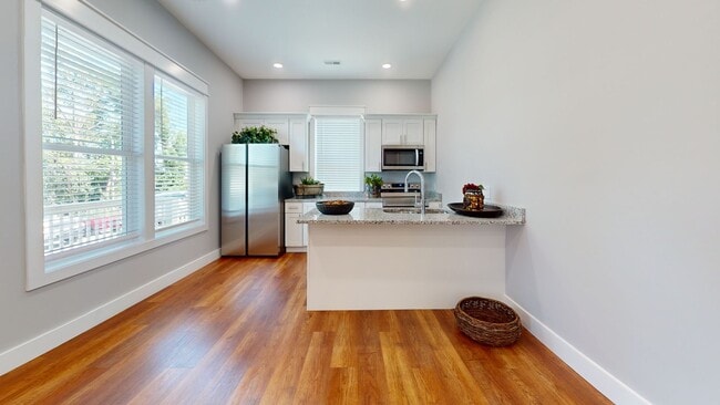Building Photo - 1401 Forest Ave