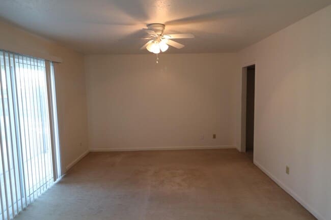 Building Photo - 1419 W Pinedale Ave