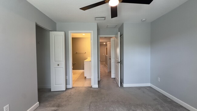 Building Photo - 4230 Napoli Lake Dr