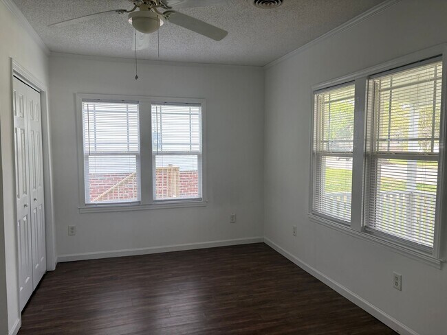 Building Photo - 1605 High St