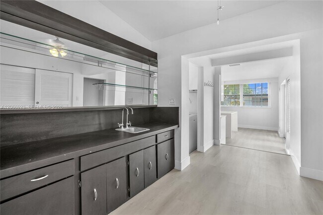 Building Photo - 2555 Nassau Ln