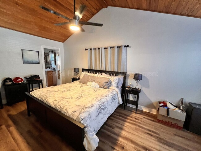 Building Photo - 750 Royal Palm Ct