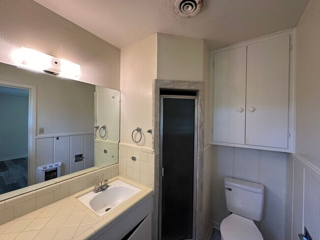 Building Photo - 2725 Tanglewood Dr