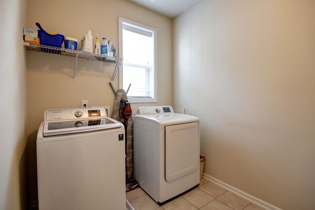 Building Photo - Stunning 4 bedroom in Park West - Mt. Pleasant