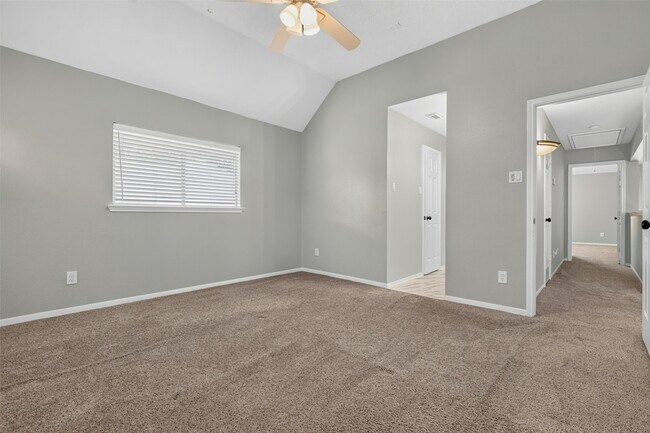 Building Photo - 108 Oak Creek Ln