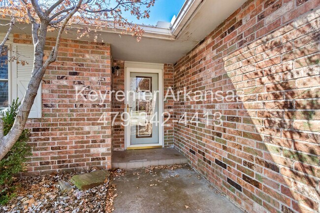 Building Photo - Beautiful Home in Springdale with Sunroom!