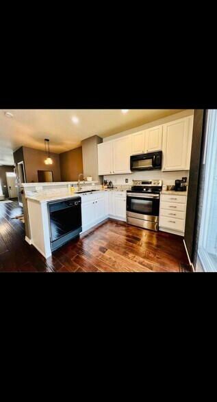 Building Photo - 9362 Amison Cir