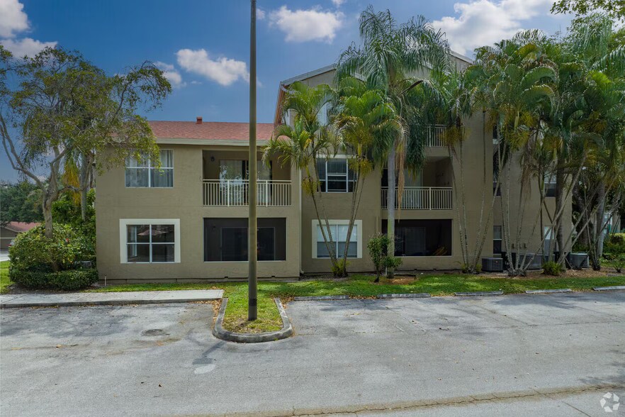 Building Photo - 1760 Palm Cove Blvd