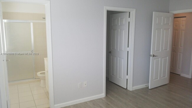 Building Photo - 2041 Nassau Dr