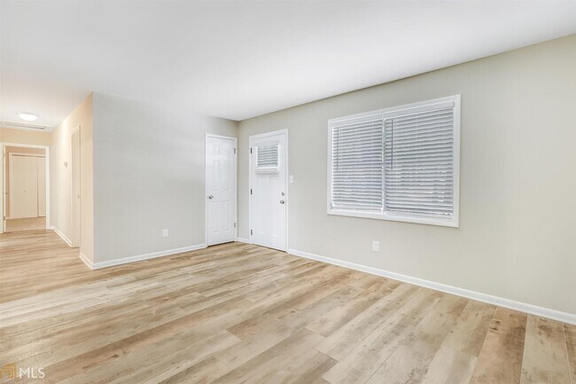 Building Photo - 8775 Lee Rd