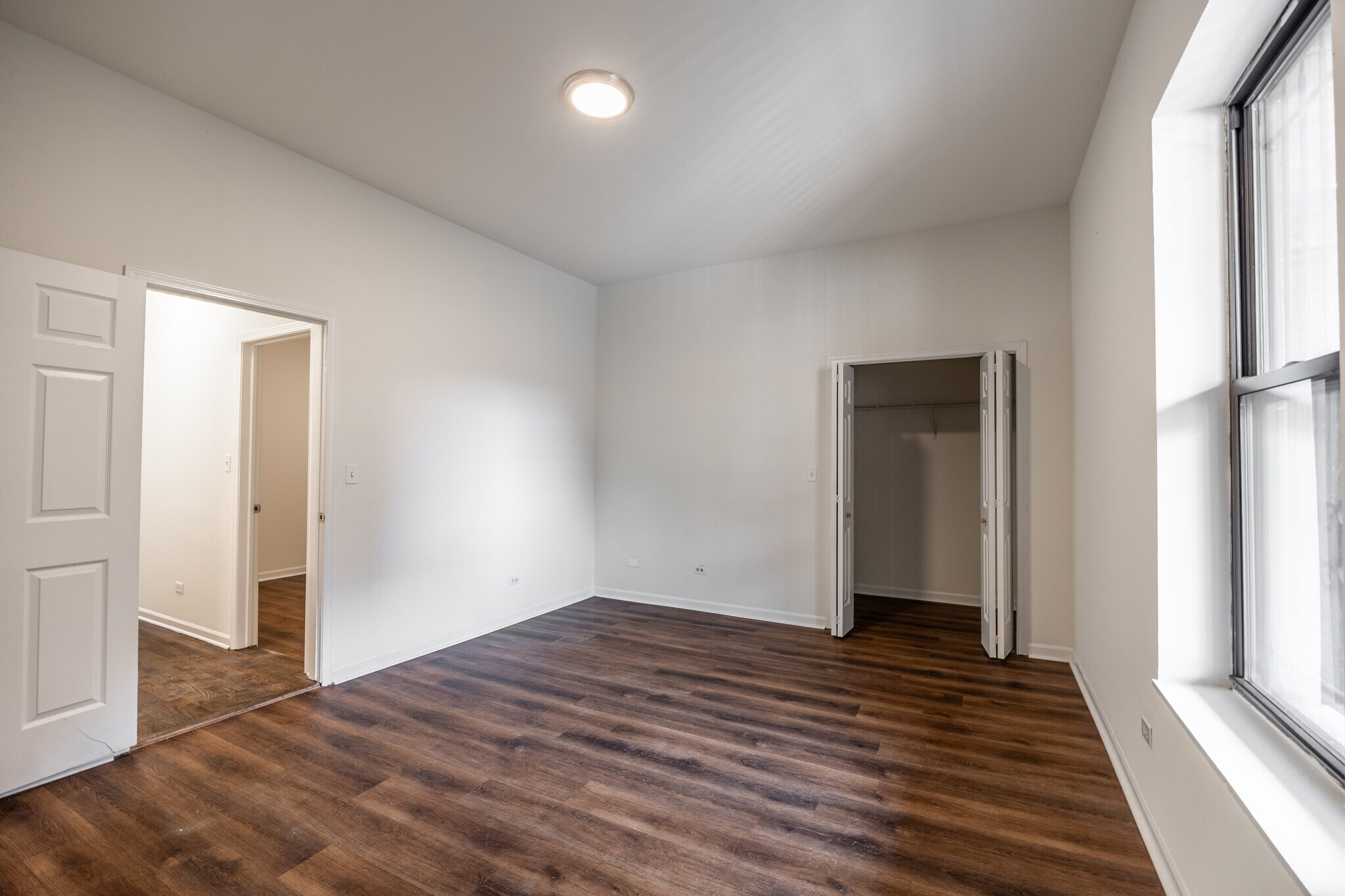 Building Photo - 2833 W Medill Ave