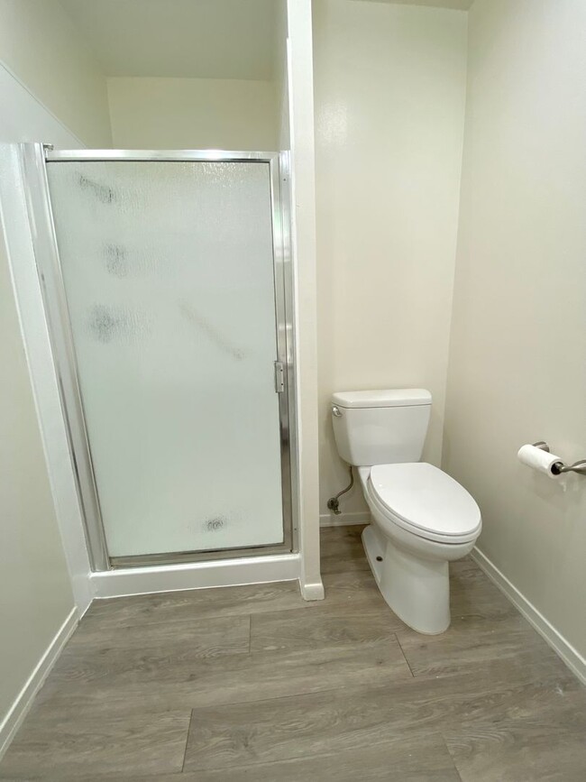 Building Photo - Modern Elegance in North Clairemont! Updat...