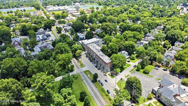 Building Photo - 2745 Grinstead Dr
