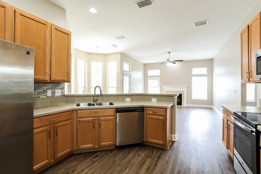 Building Photo - 2620 S Waterleaf Dr