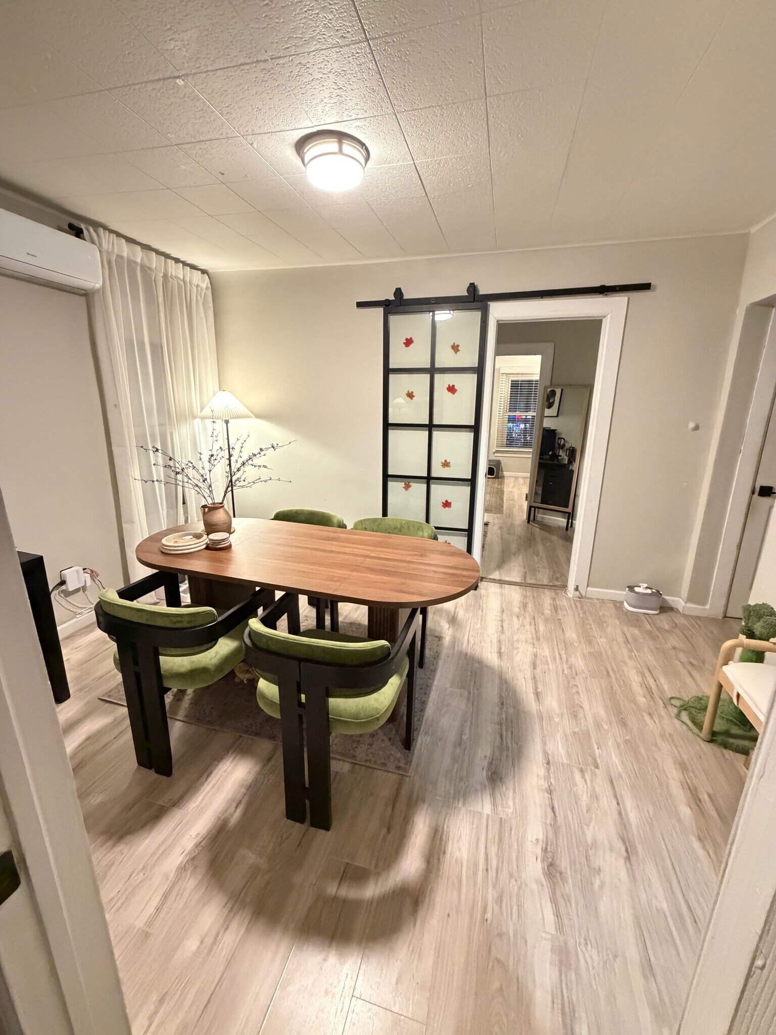 Building Photo - 13269 Metropolitan Ave