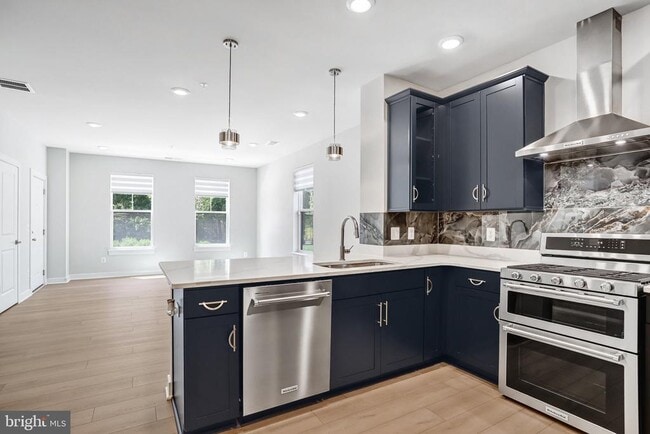 Building Photo - 45181 Drowes Ter