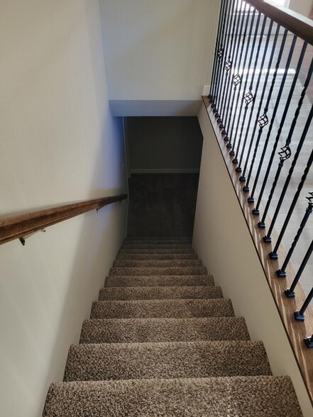 Building Photo - 2616 Fieldstone Dr