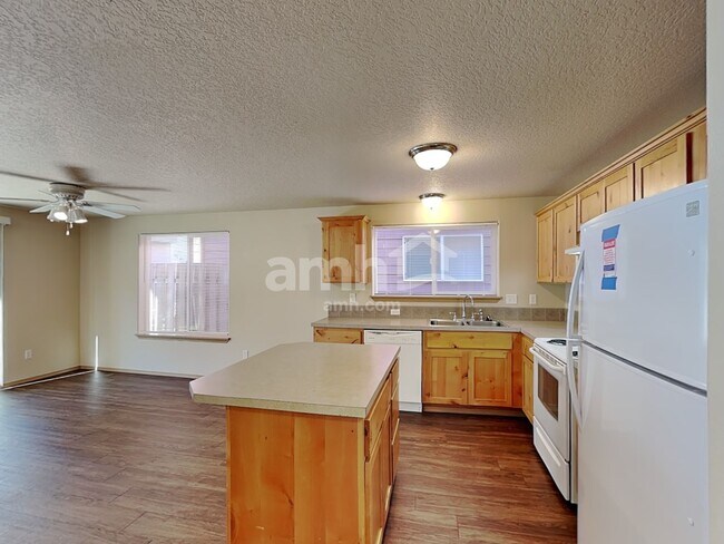 Building Photo - 467 Whitney Dr