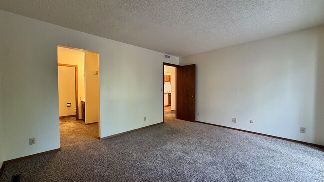Building Photo - Doral Apartments