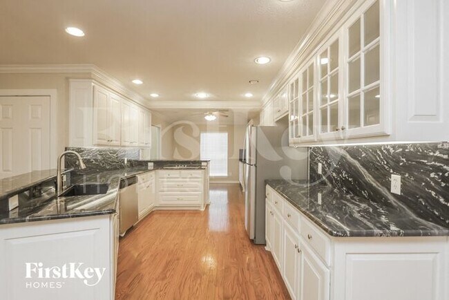 Building Photo - 1709 Plummer Dr