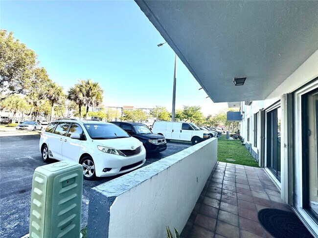 Building Photo - 5900 SW 127th Ave