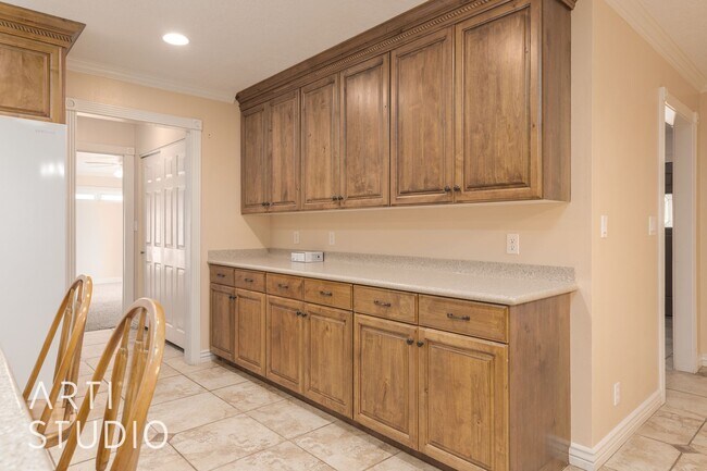 Building Photo - Spacious 4 Bedroom, 3 Bathroom Home for Rent