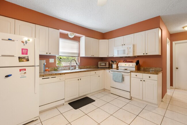 Building Photo - 306 18th Ave N