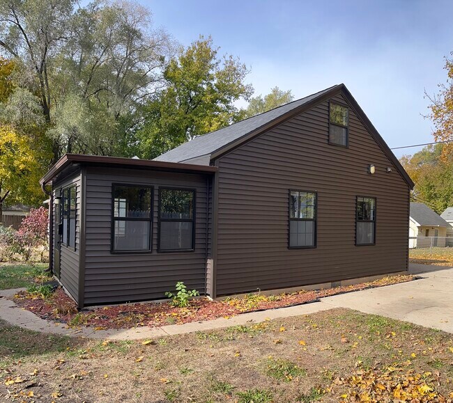 Building Photo - 1411 Portland Ave