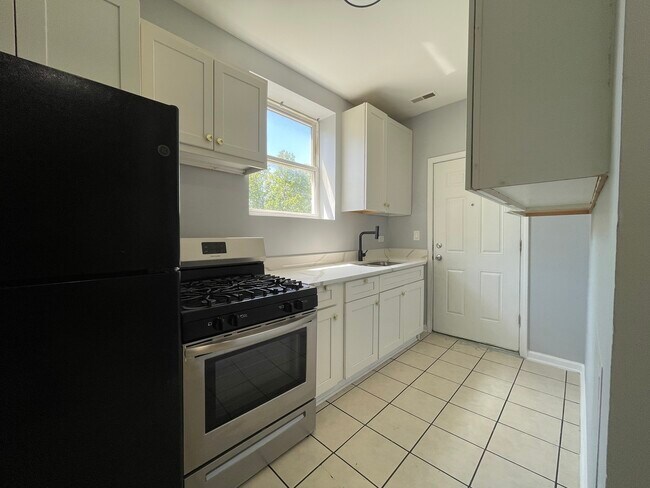 Building Photo - 1148 N Harding Ave