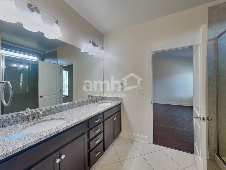 Building Photo - 10075 Fox Trotter Ln