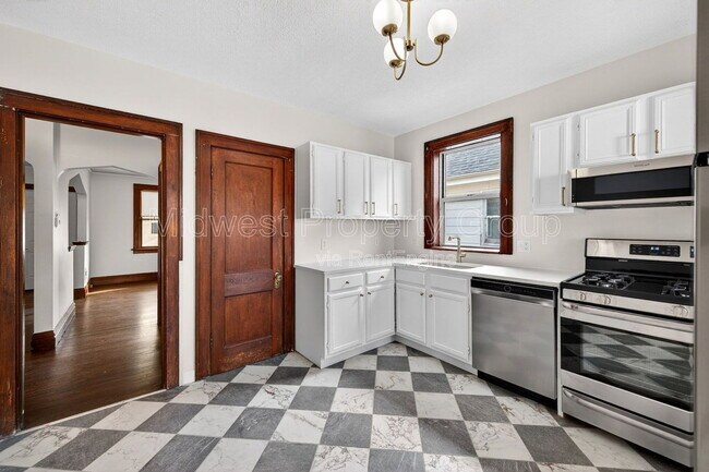 Building Photo - 5324 Nagel Ave