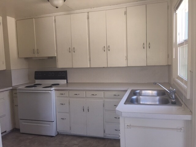 Building Photo - Vintage 2-Story 4BD/2BA Campus-Area Home!