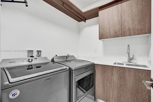 Building Photo - 10223 NW 75th Terrace