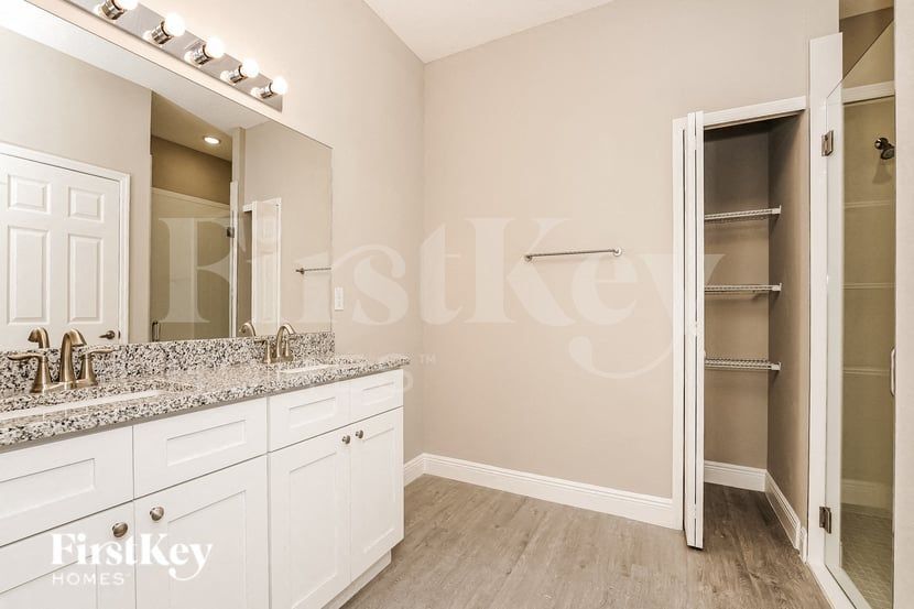 Building Photo - 674 Tobias St