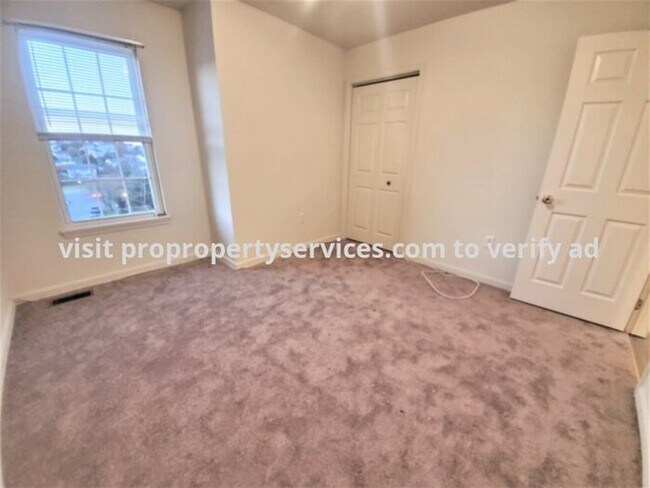 Building Photo - Charming Raised Rancher With Lawn Care Included