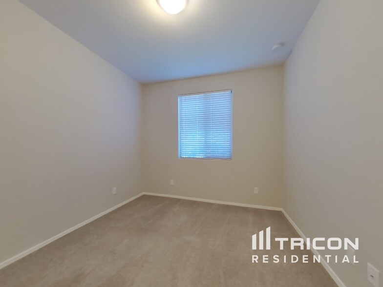 Building Photo - 17762 Via Luna Dr