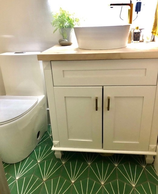 Ma Br Powder Room - 2659 Newell St