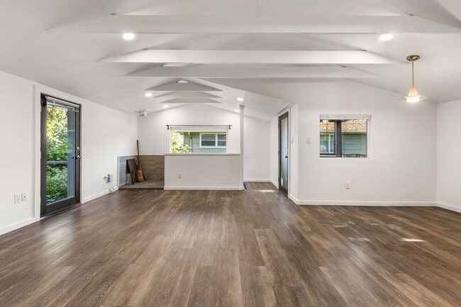 Building Photo - 220 SE 157th Ave