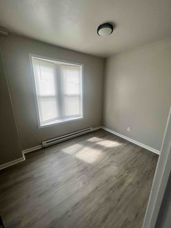 Building Photo - 305 N Evans St