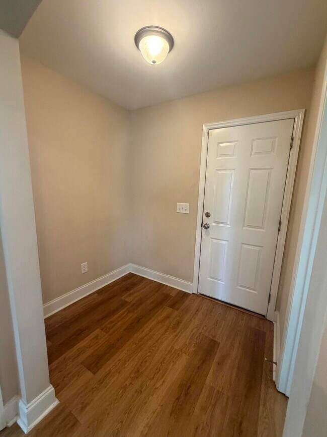 Building Photo - 2850 Foxcroft Cir