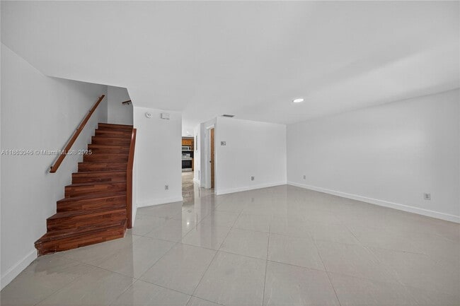 Building Photo - 301 Bonaventure Blvd