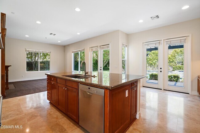Building Photo - 6077 Mandeville Pl
