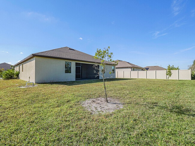 Building Photo - 5513 1st Sq