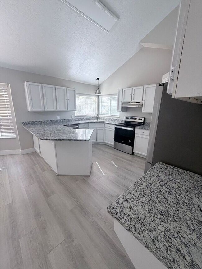 Building Photo - WEST JORDAN 5 BED, 4 BATH HOME